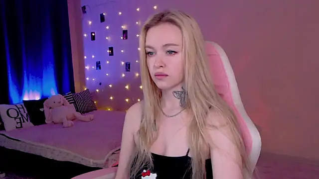 Snapshot of Naughty_Mable chatting on June 2, 1:18 am Naughty Mable online show from June 2, 1:18 am