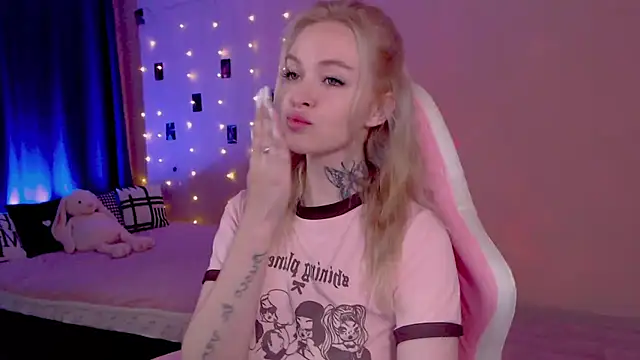 Snapshot of Naughty_Mable chatting on June 12, 1:04 am Naughty Mable online show from June 12, 1:04 am