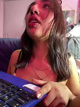 Snapshot of lauuraww chatting on January 30, 4:37 am lauuraww online show from January 30, 4:37 am