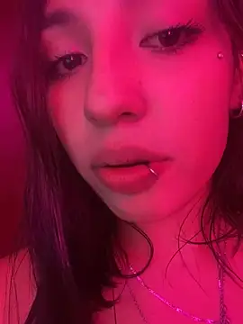 Snapshot of lauuraww chatting on February 24, 12:37 pm lauuraww online show from February 24, 12:37 pm