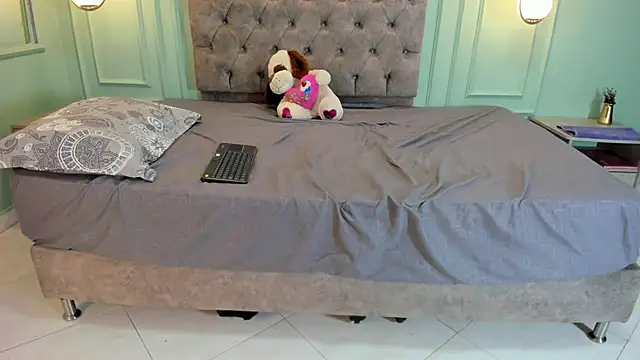 Abril jones10 online show from December 28, 11:16 pm