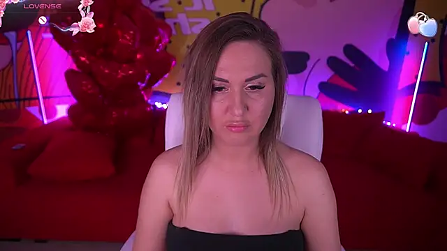 Snapshot of LovelyMollyy chatting on March 6, 9:53 pm LovelyMollyy online show from March 6, 9:53 pm