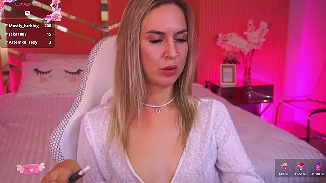 Snapshot of LovelyMollyy chatting on November 3, 6:03 am LovelyMollyy online show from November 3, 6:03 am