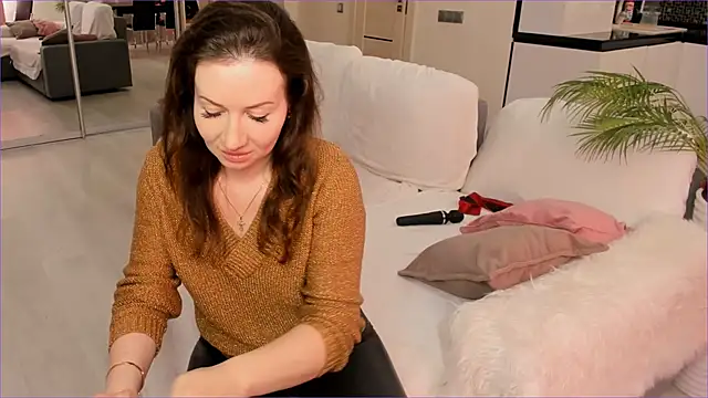  yessJulia  online show from March 13, 9:49 am