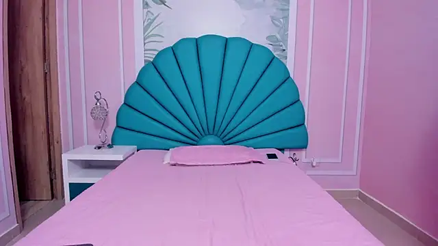 Daphne Fox  online show from January 12, 11:28 am