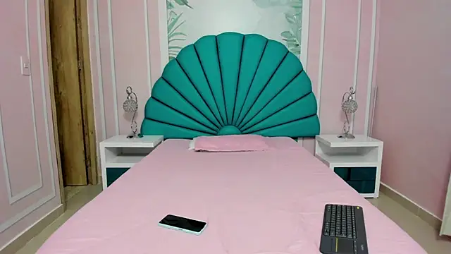 Daphne Fox  online show from January 13, 11:19 am