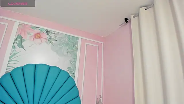 Daphne Fox  online show from January 30, 9:47 am