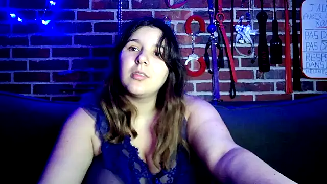 Snapshot of Heleneecesmecs2 chatting on November 17, 3:23 am Heleneecesmecs2 online show from November 17, 3:23 am