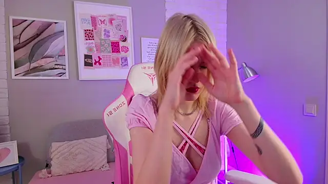 NellieLoyns online show from March 14, 5:02 pm