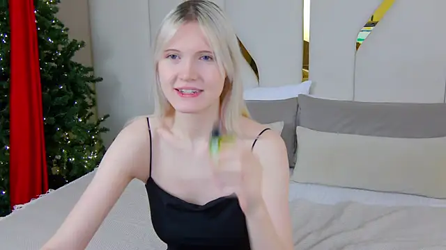 NellieLoyns online show from December 3, 6:28 pm