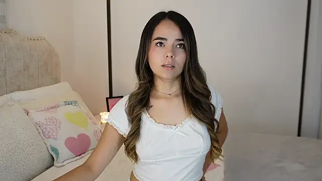 Hannah-Rose online show from June 13, 12:30 am