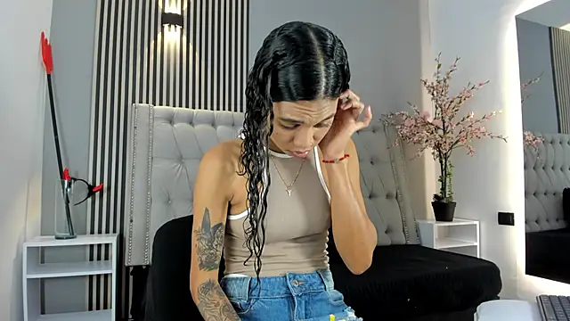 GysellHanson online show from November 16, 11:38 am