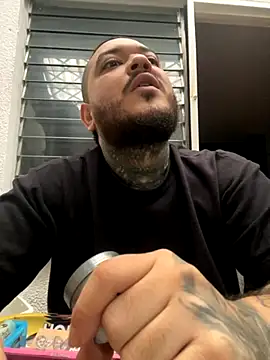 El Titan1998 online show from December 2, 12:21 pm