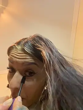 Snapshot of BlueStoneX chatting on December 14, 6:52 am BlueStoneX online show from December 14, 6:52 am