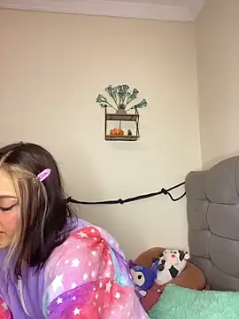 Snapshot of BlueStoneX chatting on December 16, 6:51 am BlueStoneX online show from December 16, 6:51 am