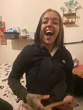 Snapshot of BlueStoneX chatting on December 18, 6:52 am BlueStoneX online show from December 18, 6:52 am