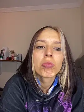 Snapshot of BlueStoneX chatting on December 21, 7:04 am BlueStoneX online show from December 21, 7:04 am