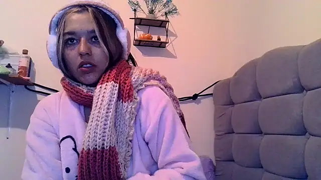 Snapshot of BlueStoneX chatting on January 9, 6:38 am BlueStoneX online show from January 9, 6:38 am