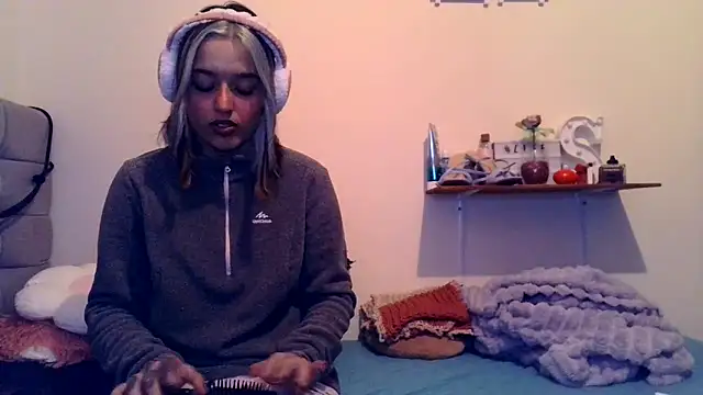 Snapshot of BlueStoneX chatting on February 1, 6:56 am BlueStoneX online show from February 1, 6:56 am