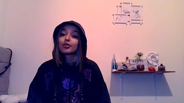 Snapshot of BlueStoneX chatting on February 5, 7:02 am BlueStoneX online show from February 5, 7:02 am