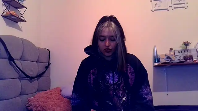 Snapshot of BlueStoneX chatting on February 9, 6:50 am BlueStoneX online show from February 9, 6:50 am