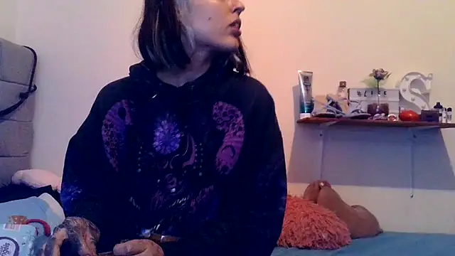 Snapshot of BlueStoneX chatting on February 11, 7:02 am BlueStoneX online show from February 11, 7:02 am