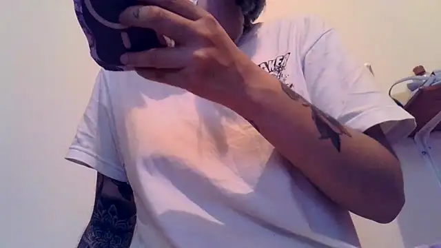 Snapshot of BlueStoneX chatting on February 13, 7:48 am BlueStoneX online show from February 13, 7:48 am