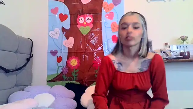 Snapshot of BlueStoneX chatting on February 15, 7:27 am BlueStoneX online show from February 15, 7:27 am