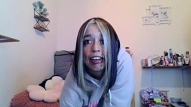 Snapshot of BlueStoneX chatting on February 18, 6:53 am BlueStoneX online show from February 18, 6:53 am