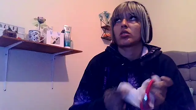 Snapshot of BlueStoneX chatting on March 8, 9:13 am BlueStoneX online show from March 8, 9:13 am