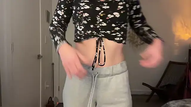 leahsparkles online show from February 18, 2:46 pm