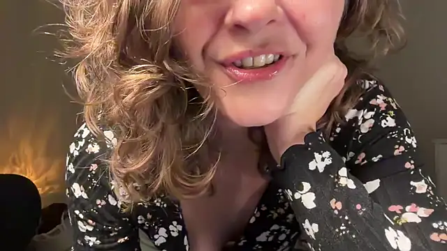 leahsparkles online show from April 30, 3:02 am