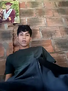 Snapshot of Andres123cv chatting on December 4, 3:43 pm Andres123cv online show from December 4, 3:43 pm