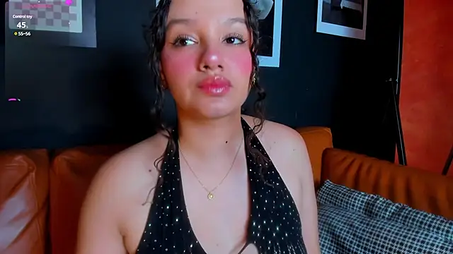 Snapshot of LucyLovelyy chatting on January 9, 8:01 pm LucyLovelyy online show from January 9, 8:01 pm