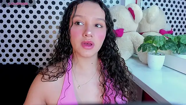 Snapshot of LucyLovelyy chatting on January 20, 7:35 pm LucyLovelyy online show from January 20, 7:35 pm