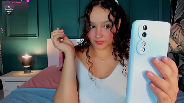Snapshot of LucyLovelyy chatting on January 29, 3:33 am LucyLovelyy online show from January 29, 3:33 am