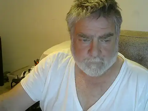 Snapshot of viejo_oso chatting on September 21, 3:35 pm viejo oso online show from September 21, 3:35 pm