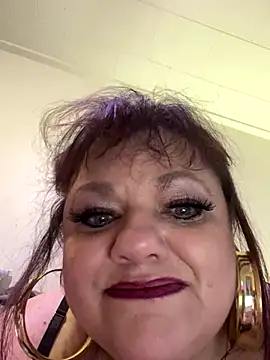 Snapshot of Luciouslouise72@xh chatting on November 29, 12:02 am Luciouslouise72xh online show from November 29, 12:02 am