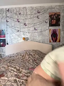 Snapshot of Sabrina_shells chatting on December 5, 10:13 am Sabrina shells online show from December 5, 10:13 am