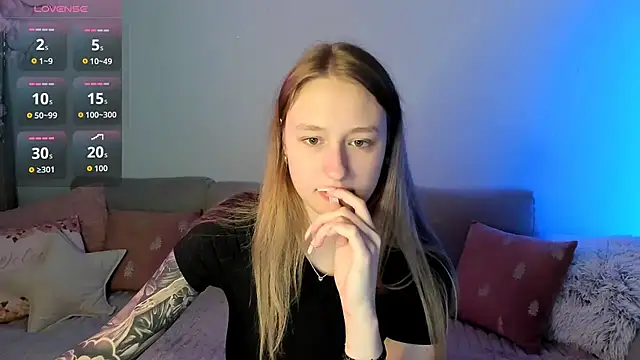 Snapshot of Haley_Vixen chatting on May 25, 8:09 am Haley Vixen online show from May 25, 8:09 am