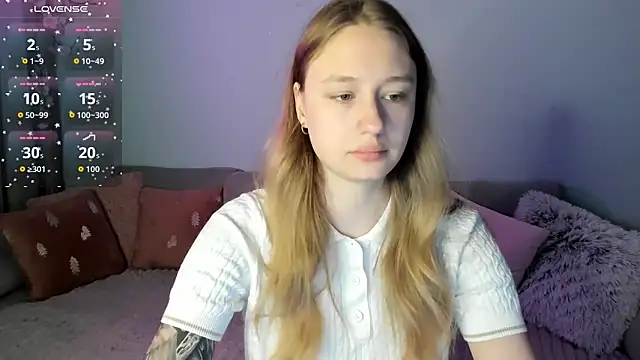 Snapshot of Haley_Vixen chatting on June 9, 8:04 am Haley Vixen online show from June 9, 8:04 am