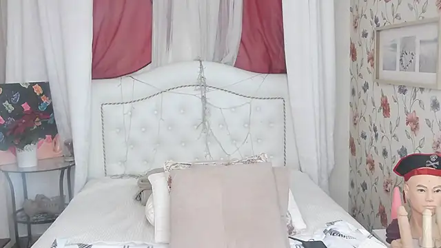 Snapshot of SilviaHart chatting on September 27, 7:57 am SilviaHart online show from September 27, 7:57 am