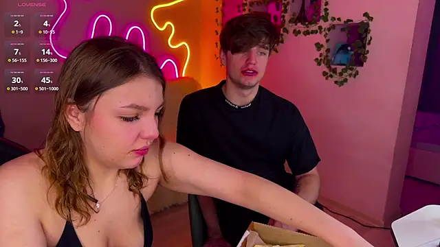 RobertAndLinela online show from February 19, 7:38 pm