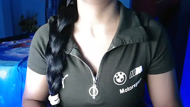 Snapshot of Somiya87 chatting on May 11, 9:12 pm Somiya87 online show from May 11, 9:12 pm
