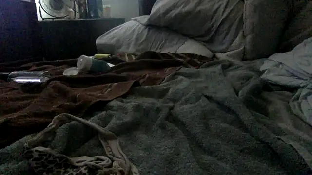 Snapshot of bubblebut420 chatting on December 23, 6:27 pm bubblebut420 online show from December 23, 6:27 pm