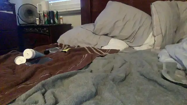 Snapshot of bubblebut420 chatting on December 24, 2:32 am bubblebut420 online show from December 24, 2:32 am