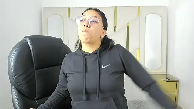 IsabellRodriguez18 online show from November 10, 3:27 am