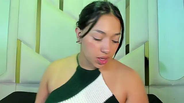 IsabellRodriguez18 online show from June 5, 6:52 am