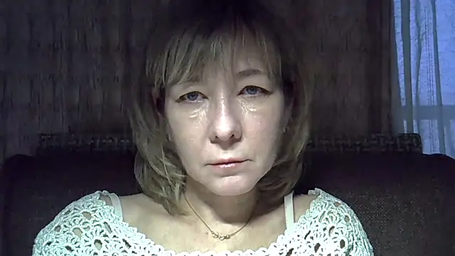 Snapshot of EllaJohnsonX chatting on January 3, 1:03 pm EllaJohnsonX online show from January 3, 1:03 pm