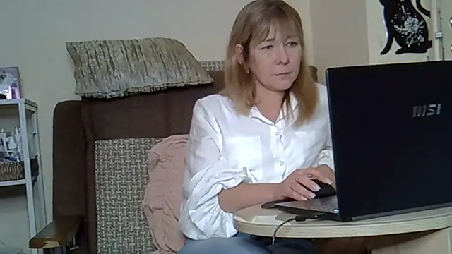 EllaJohnsonX online show from May 17, 7:28 am